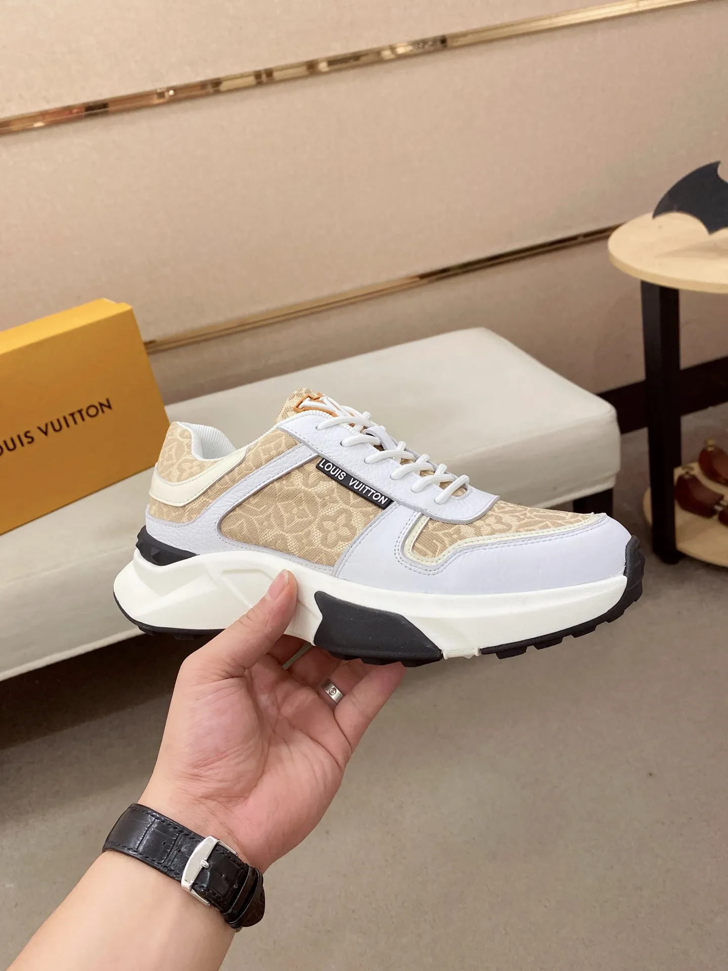 Men's shoes💰 462💰louis vuitton (Louis Vuitton/lv)🔍🔍The new counters are on sale at the same time. The uppers are imported from Italy. ️Re-engraved🇮🇹💪💪, ⚠Sole: The original sole is specially provided by the original factory, the exclusive movable molded sole is super comfortable, ⚠Original factory follow-up goods, 🔍🔍high quality, you can go in and out of the counter at will, welcome to compare⚠. Code number: 38-44 (45/46 customized, non-refundable)
